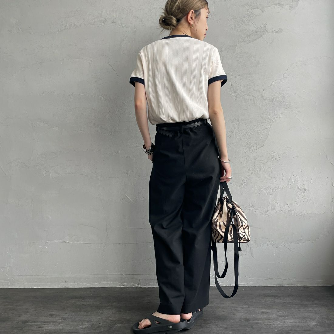 FRED PERRY [フレッドペリー] 別注 ランダムリブ ワンポイントロゴ刺繍 リンガーTシャツ [FPW-25S-012-JF] PEACH/NVY &&モデル身長：150cm 着用サイズ：8&&