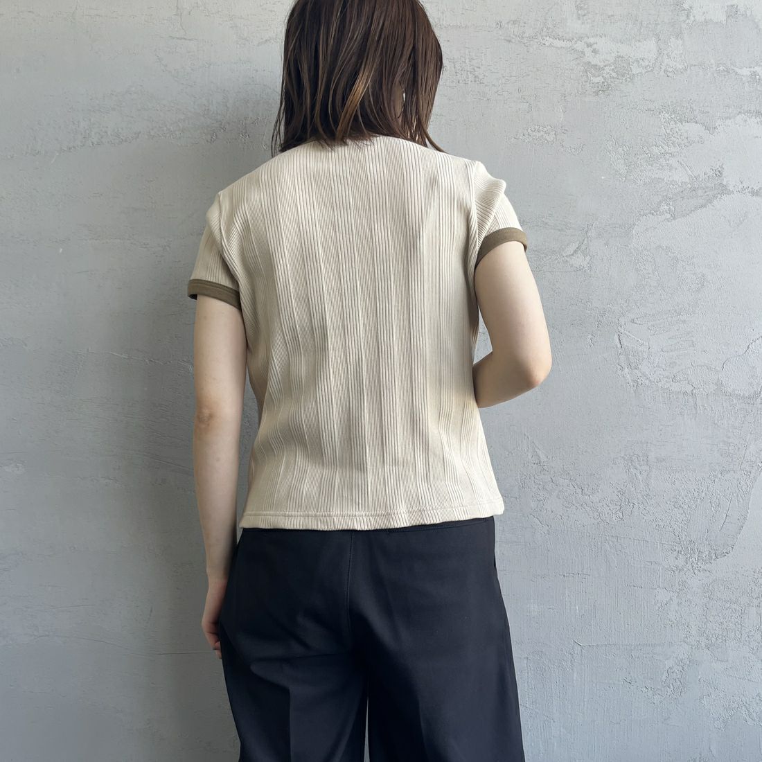 FRED PERRY [フレッドペリー] 別注 ランダムリブ ワンポイントロゴ刺繍 リンガーTシャツ [FPW-25S-012-JF] OAT/SHADE &&モデル身長：158cm 着用サイズ：8&&