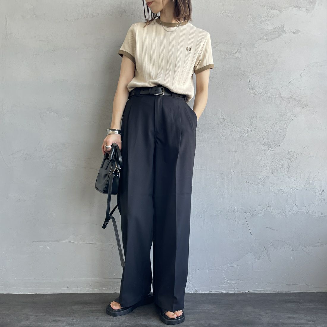 FRED PERRY [フレッドペリー] 別注 ランダムリブ ワンポイントロゴ刺繍 リンガーTシャツ [FPW-25S-012-JF] OAT/SHADE &&モデル身長：158cm 着用サイズ：10&&