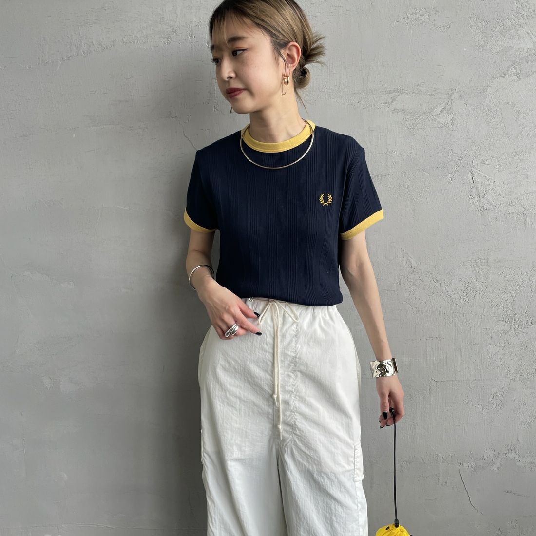 FRED PERRY [フレッドペリー] 別注 ランダムリブ ワンポイントロゴ刺繍 リンガーTシャツ [FPW-25S-012-JF] NVY/HONEYC &&モデル身長：150cm 着用サイズ：8&&