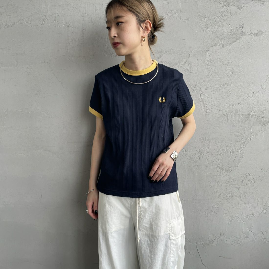 FRED PERRY [フレッドペリー] 別注 ランダムリブ ワンポイントロゴ刺繍 リンガーTシャツ [FPW-25S-012-JF] NVY/HONEYC &&モデル身長：150cm 着用サイズ：8&&