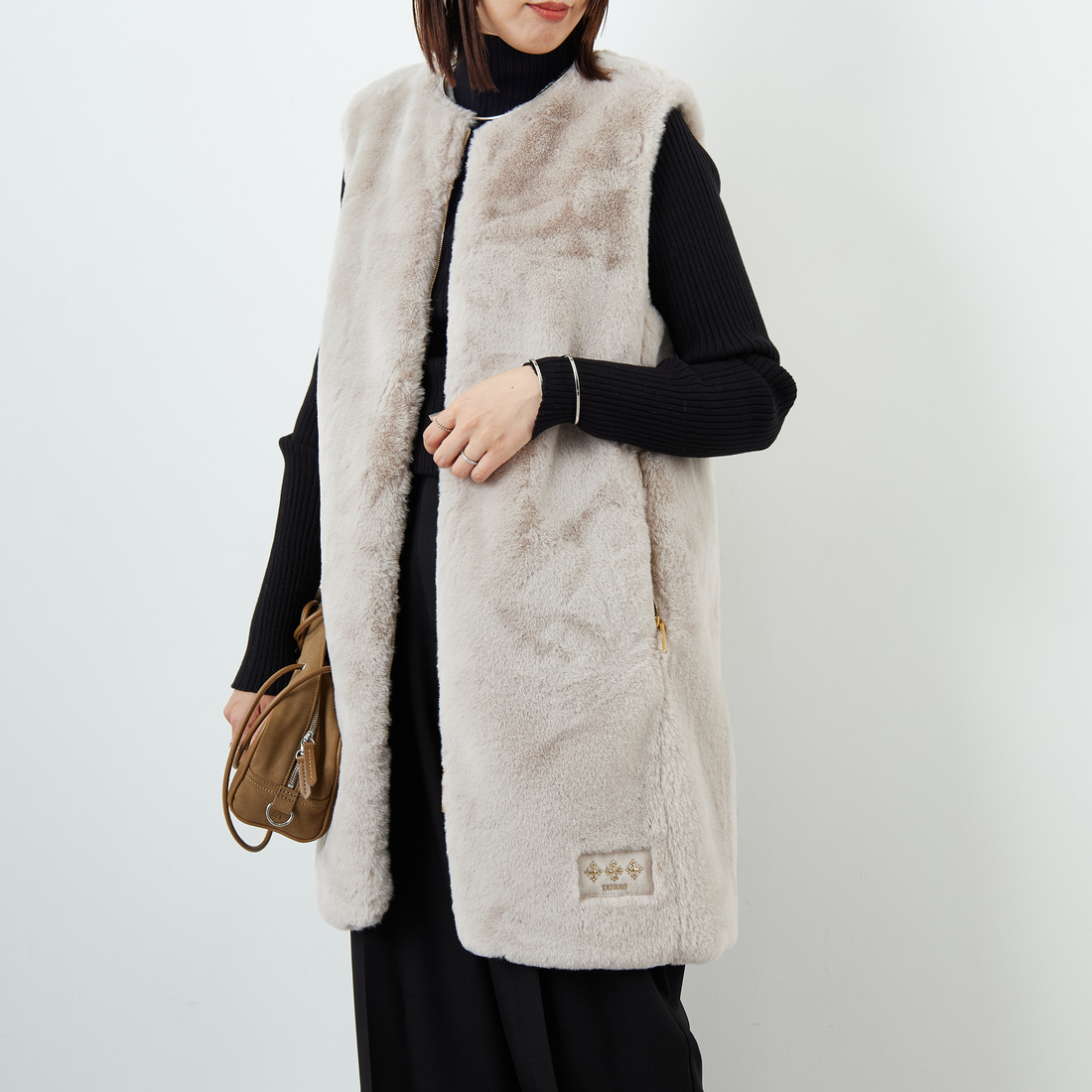 TATRAS [タトラス] POLLINA ボアベスト [LJXA0362033588] L.GRAY &&モデル身長：159cm 着用サイズ：2&&