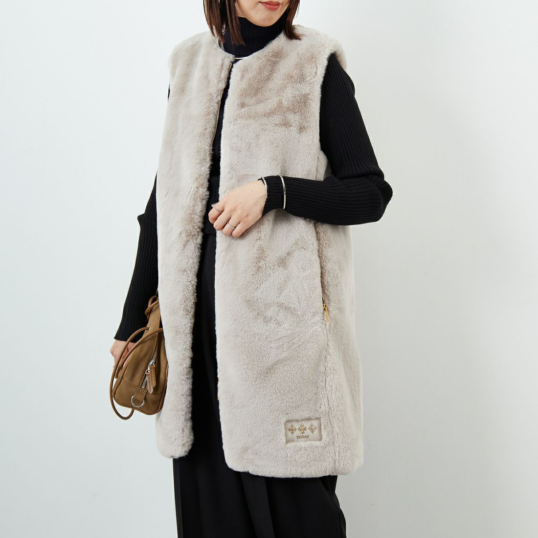 TATRAS [タトラス] POLLINA ボアベスト [LJXA0362033588] L.GRAY &&モデル身長：159cm 着用サイズ：2&&