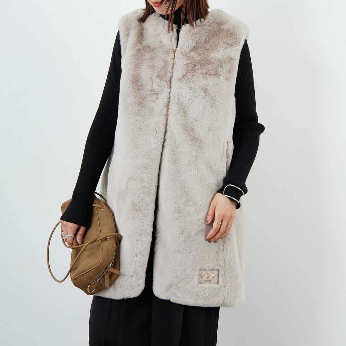 TATRAS [タトラス] POLLINA ボアベスト [LJXA0362033588] L.GRAY &&モデル身長：159cm 着用サイズ：2&&