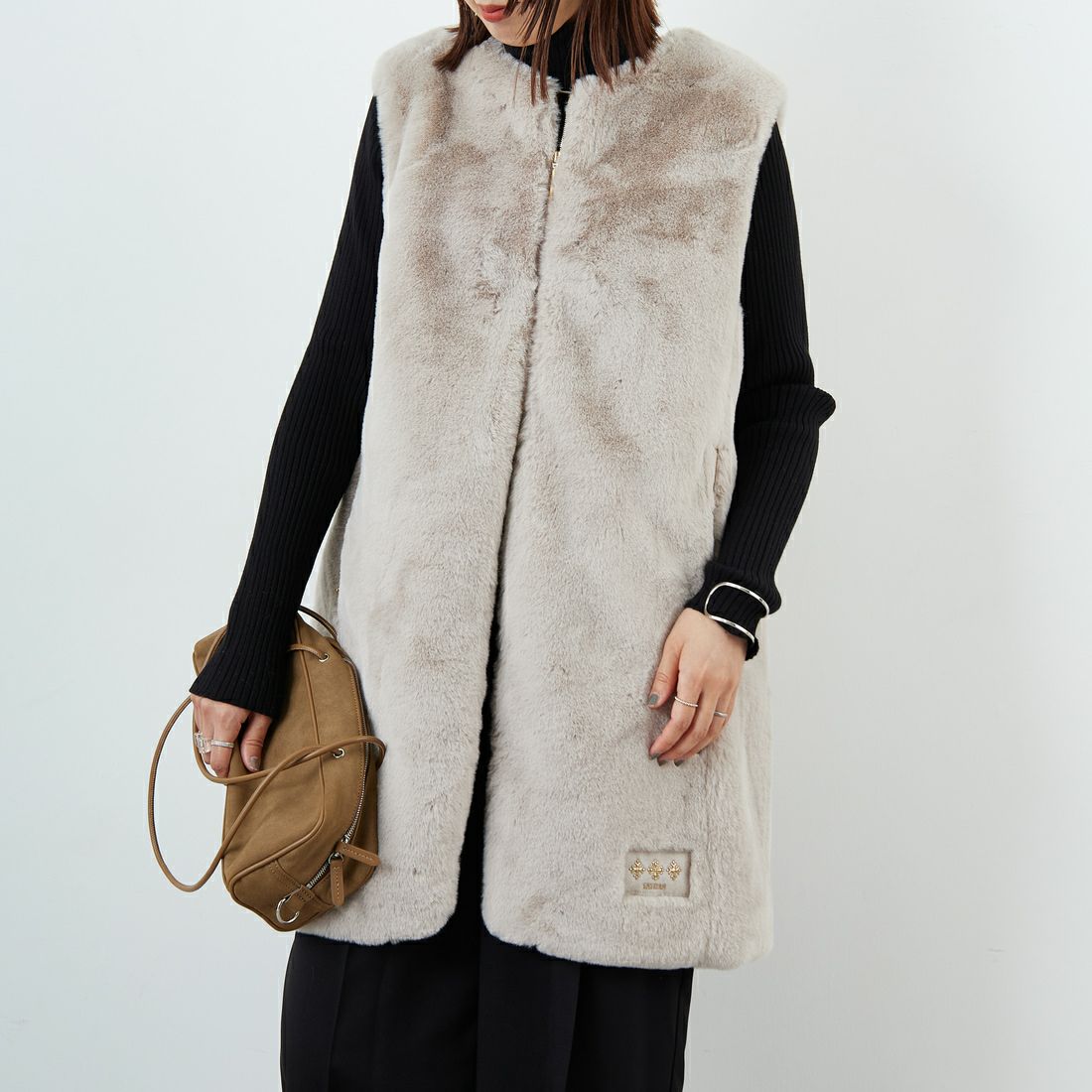 TATRAS [タトラス] POLLINA ボアベスト [LJXA0362033588] L.GRAY &&モデル身長：159cm 着用サイズ：2&&