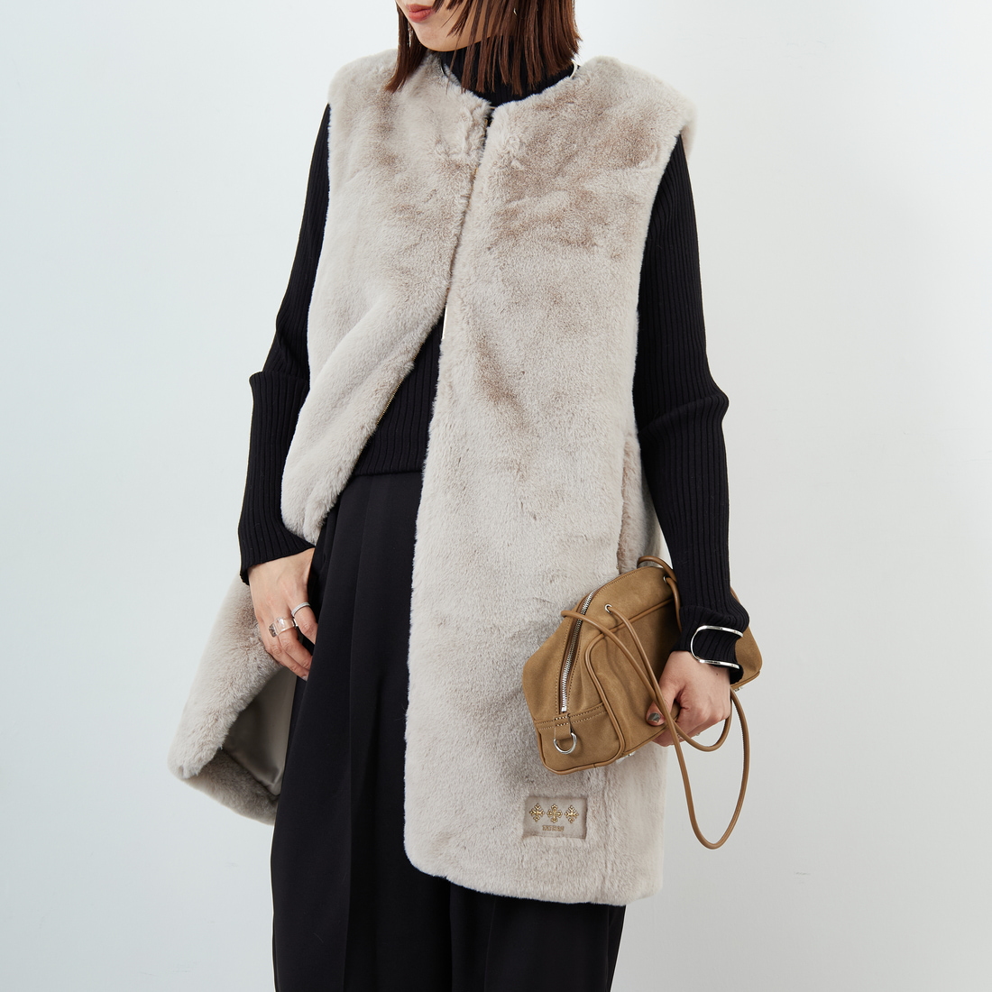 TATRAS [タトラス] POLLINA ボアベスト [LJXA0362033588] L.GRAY &&モデル身長：159cm 着用サイズ：2&&