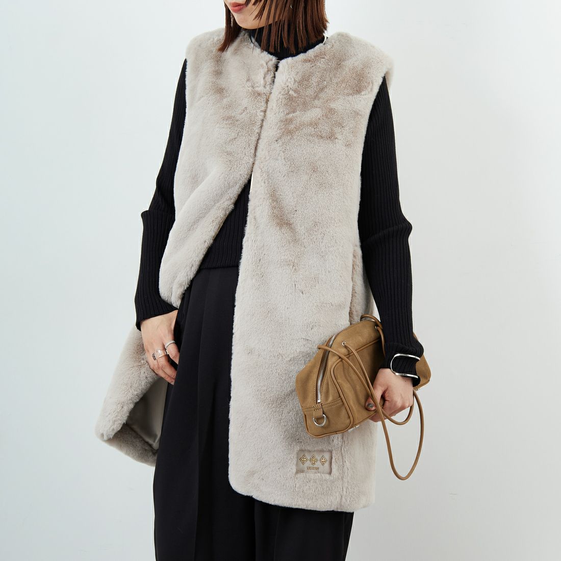 TATRAS [タトラス] POLLINA ボアベスト [LJXA0362033588] L.GRAY &&モデル身長：159cm 着用サイズ：2&&