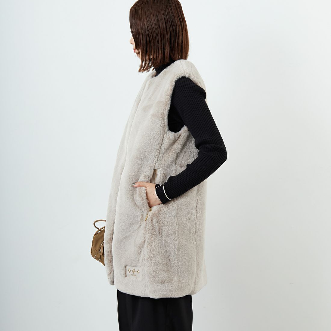 TATRAS [タトラス] POLLINA ボアベスト [LJXA0362033588] L.GRAY &&モデル身長：159cm 着用サイズ：2&&