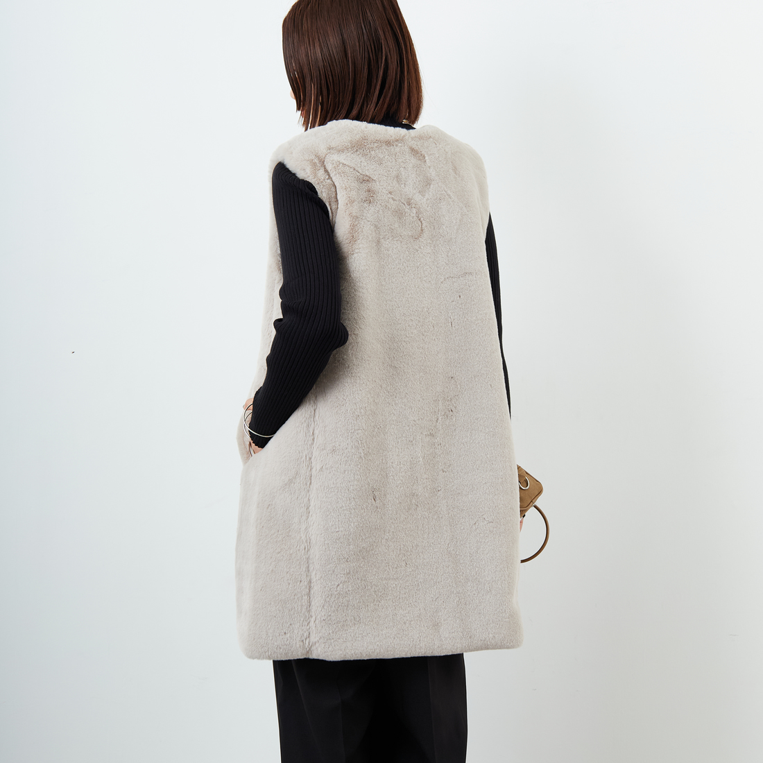 TATRAS [タトラス] POLLINA ボアベスト [LJXA0362033588] L.GRAY &&モデル身長：159cm 着用サイズ：2&&