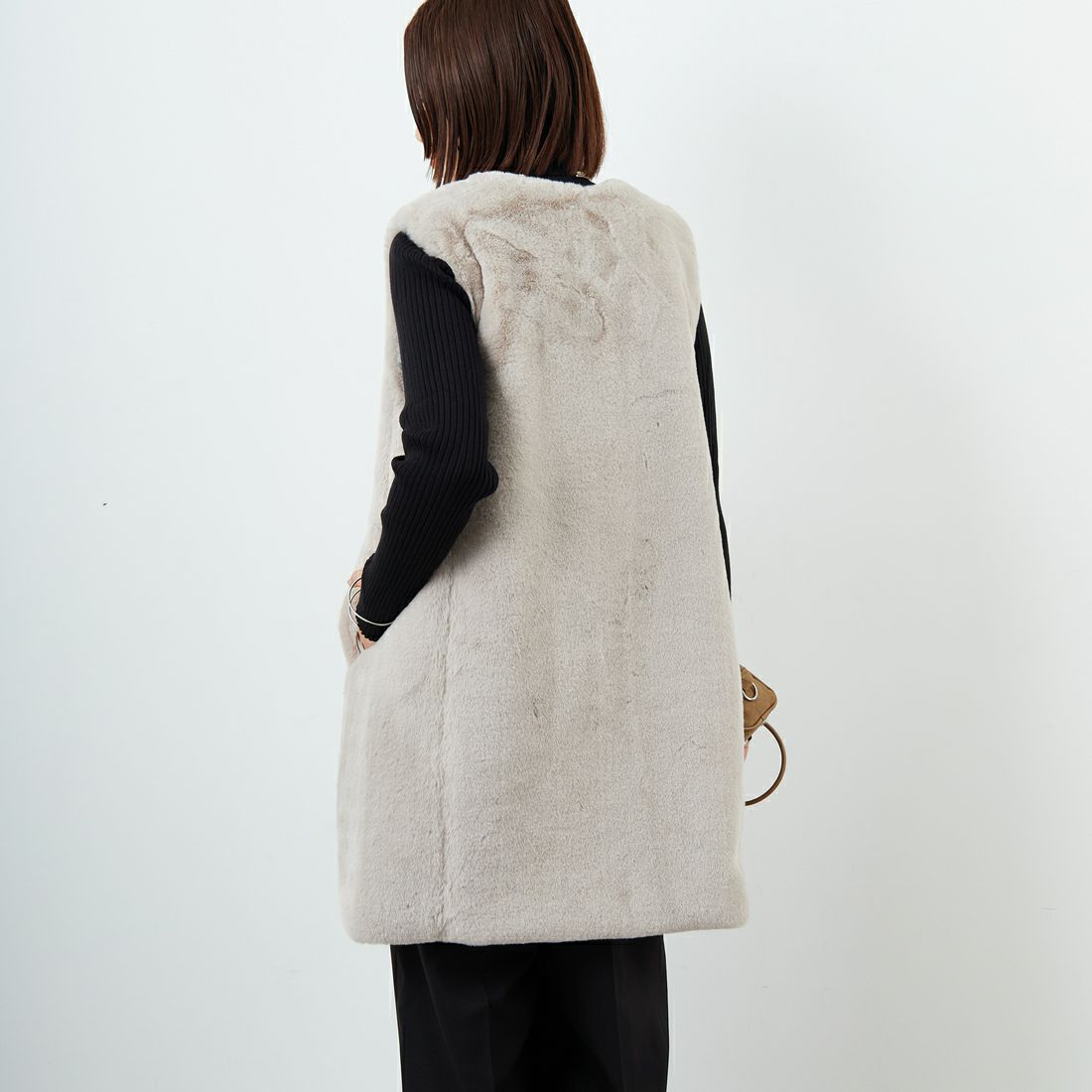 TATRAS [タトラス] POLLINA ボアベスト [LJXA0362033588] L.GRAY &&モデル身長：159cm 着用サイズ：2&&