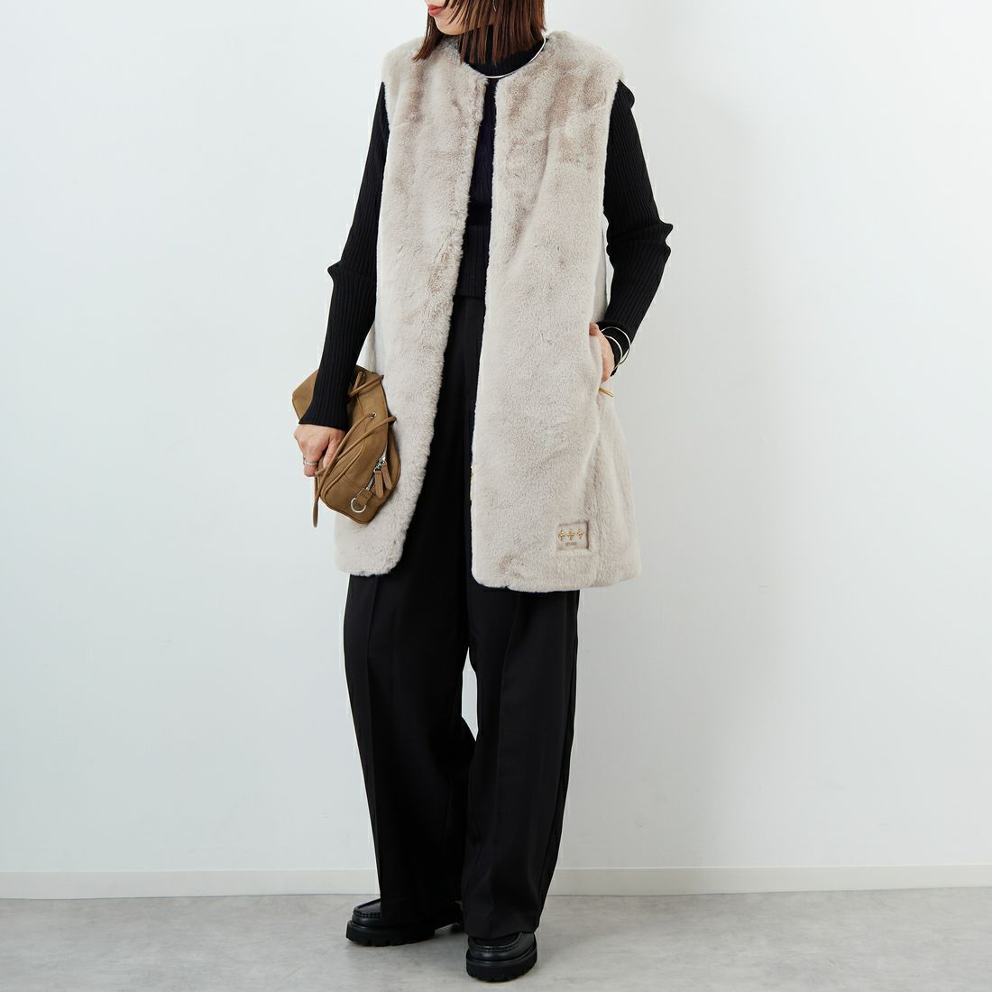 TATRAS [タトラス] POLLINA ボアベスト [LJXA0362033588] L.GRAY &&モデル身長：159cm 着用サイズ：2&&