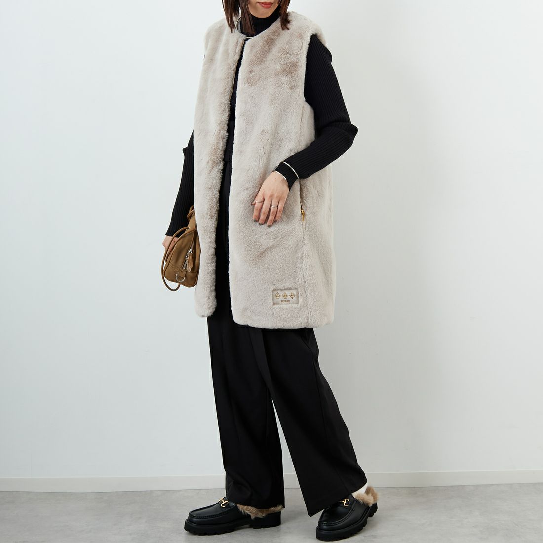 TATRAS [タトラス] POLLINA ボアベスト [LJXA0362033588] L.GRAY &&モデル身長：159cm 着用サイズ：2&&