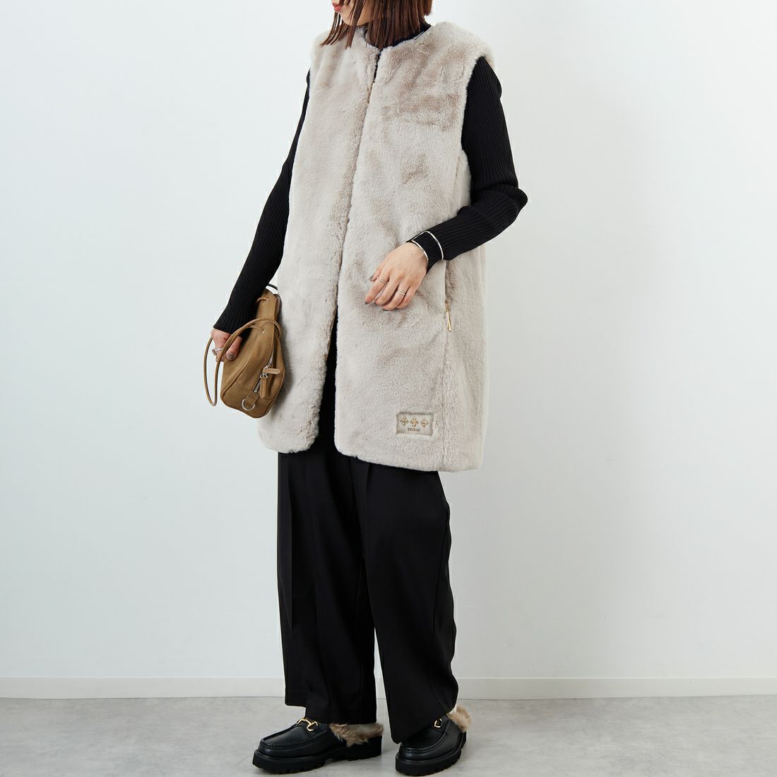 TATRAS [タトラス] POLLINA ボアベスト [LJXA0362033588] L.GRAY &&モデル身長：159cm 着用サイズ：2&&