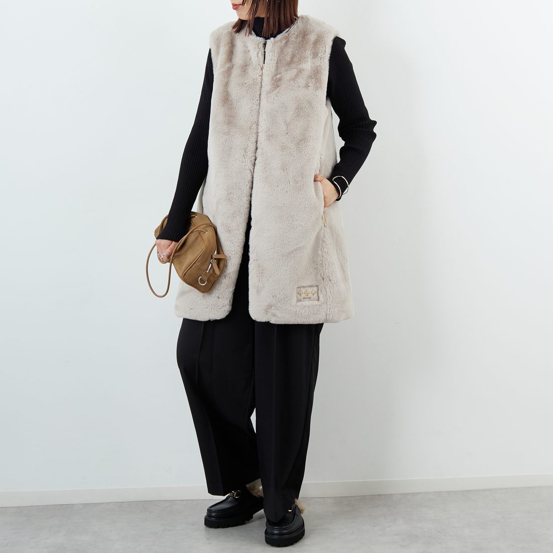 TATRAS [タトラス] POLLINA ボアベスト [LJXA0362033588] L.GRAY &&モデル身長：159cm 着用サイズ：2&&