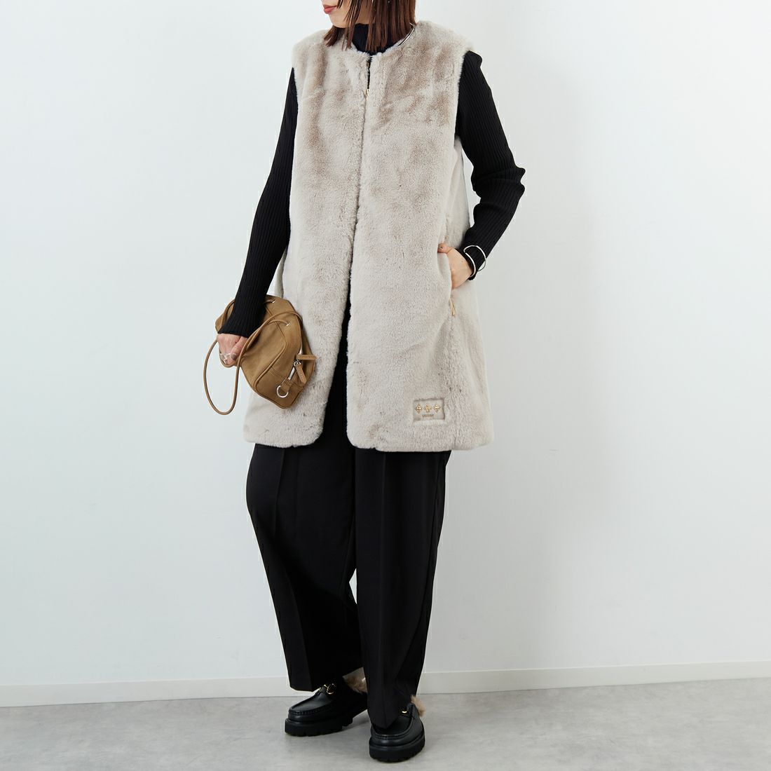 TATRAS [タトラス] POLLINA ボアベスト [LJXA0362033588] L.GRAY &&モデル身長：159cm 着用サイズ：2&&