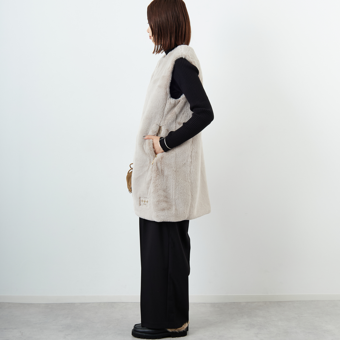 TATRAS [タトラス] POLLINA ボアベスト [LJXA0362033588] L.GRAY &&モデル身長：159cm 着用サイズ：2&&