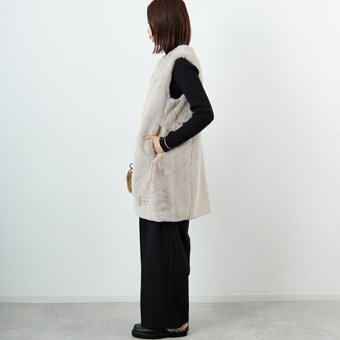 TATRAS [タトラス] POLLINA ボアベスト [LJXA0362033588] L.GRAY &&モデル身長：159cm 着用サイズ：2&&