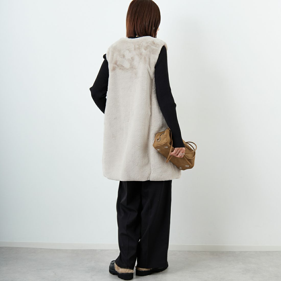 TATRAS [タトラス] POLLINA ボアベスト [LJXA0362033588] L.GRAY &&モデル身長：159cm 着用サイズ：2&&