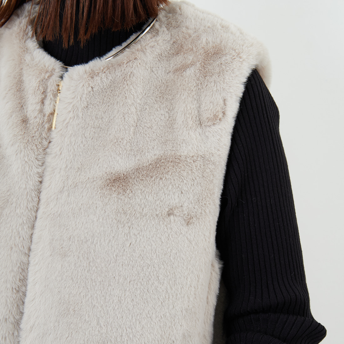 TATRAS [タトラス] POLLINA ボアベスト [LJXA0362033588] L.GRAY &&モデル身長：159cm 着用サイズ：2&&