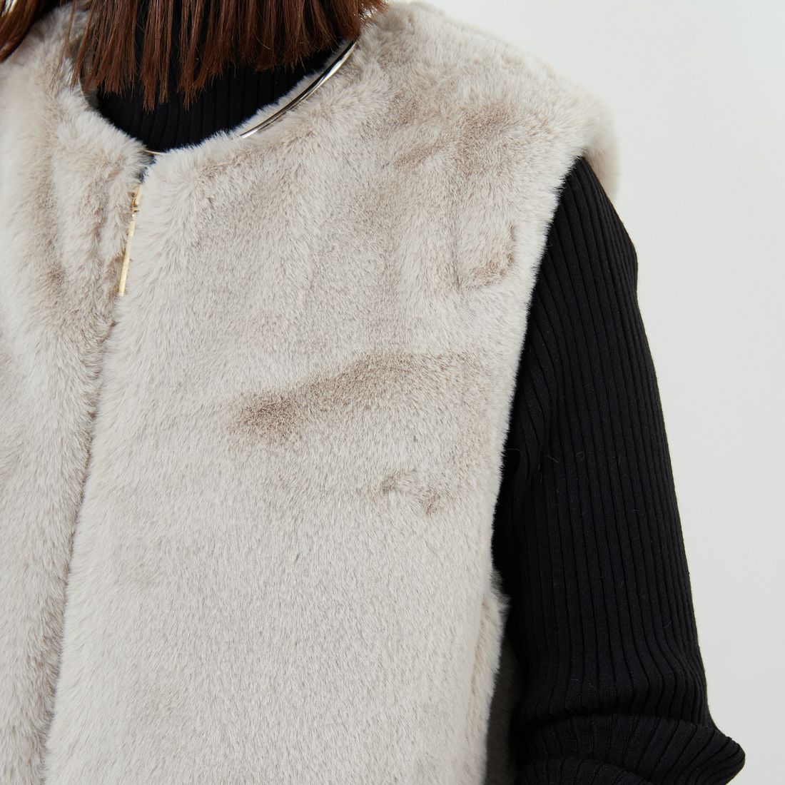 TATRAS [タトラス] POLLINA ボアベスト [LJXA0362033588] L.GRAY &&モデル身長：159cm 着用サイズ：2&&