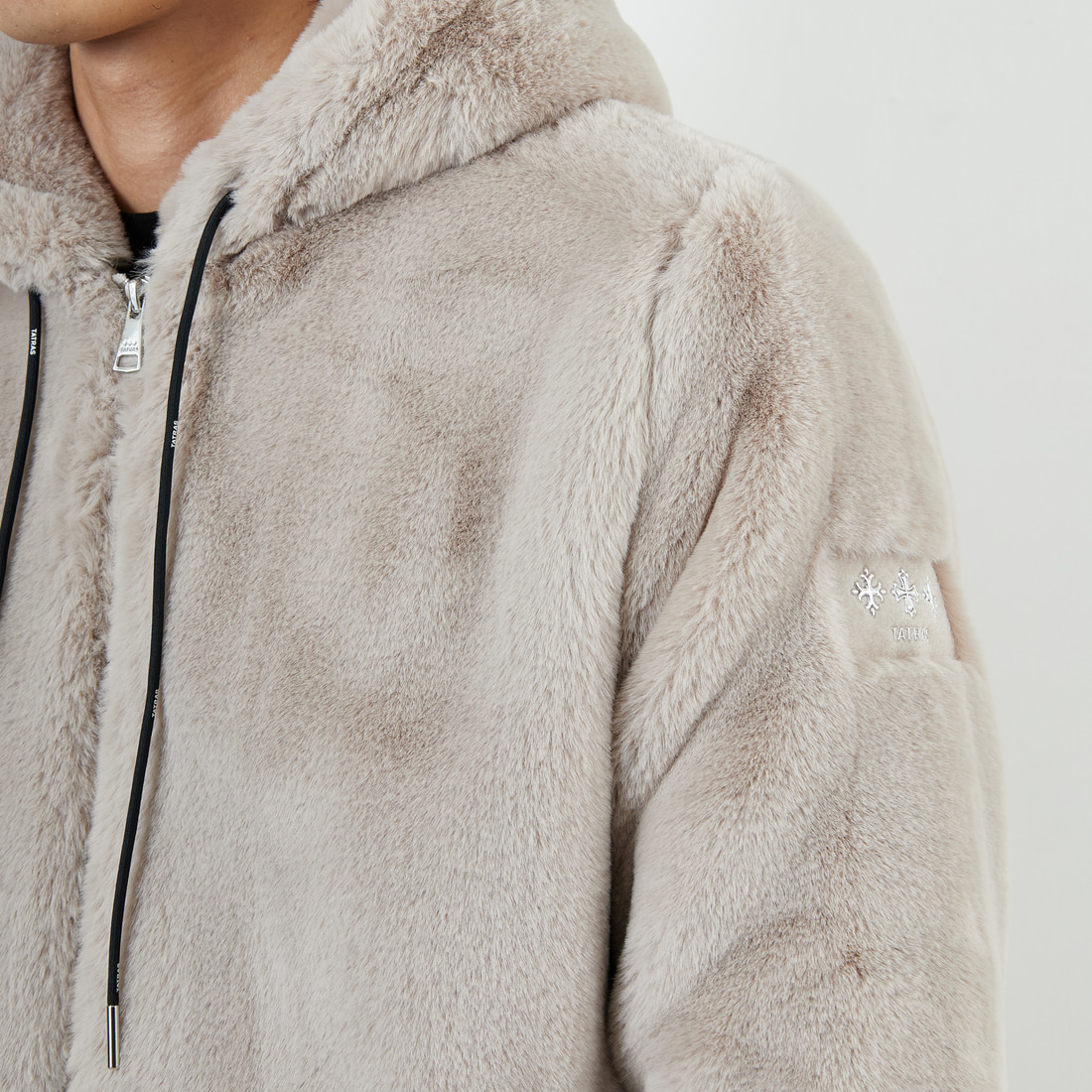 TATRAS [タトラス] BOMOS エコファーブルゾン [MJXA0037033588] L.GRAY &&モデル身長：179cm 着用サイズ：2&&