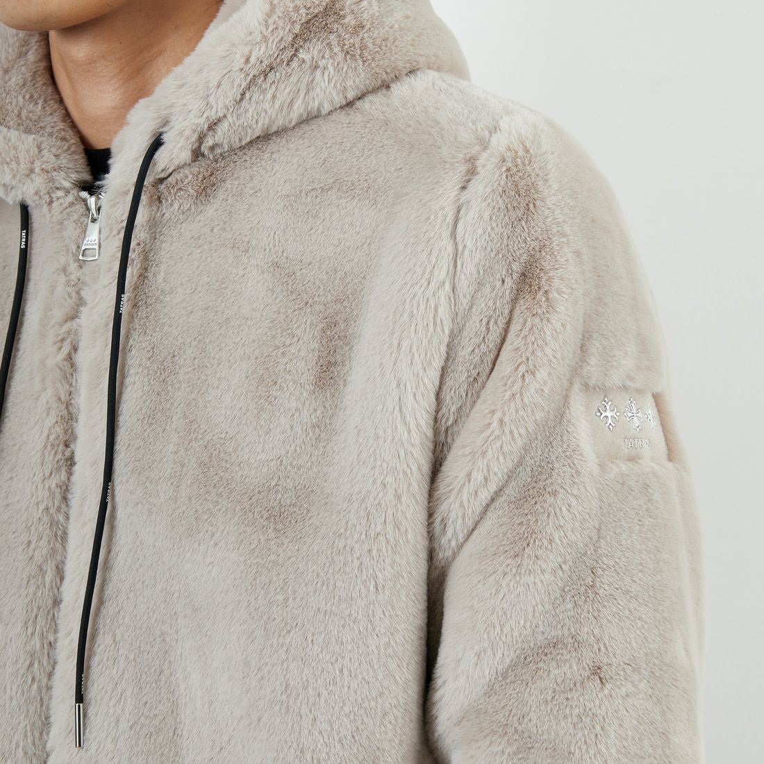 TATRAS [タトラス] BOMOS エコファーブルゾン [MJXA0037033588] L.GRAY &&モデル身長：179cm 着用サイズ：2&&