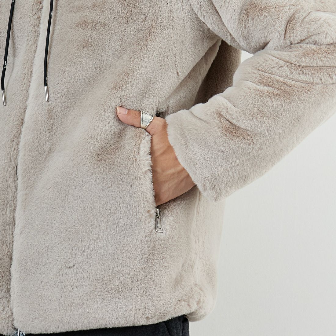 TATRAS [タトラス] BOMOS エコファーブルゾン [MJXA0037033588] L.GRAY &&モデル身長：179cm 着用サイズ：2&&