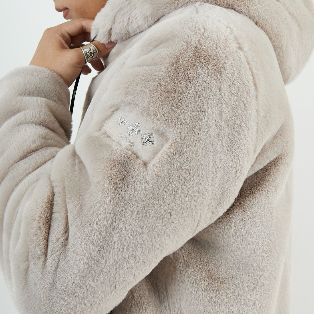 TATRAS [タトラス] BOMOS エコファーブルゾン [MJXA0037033588] L.GRAY &&モデル身長：179cm 着用サイズ：2&&