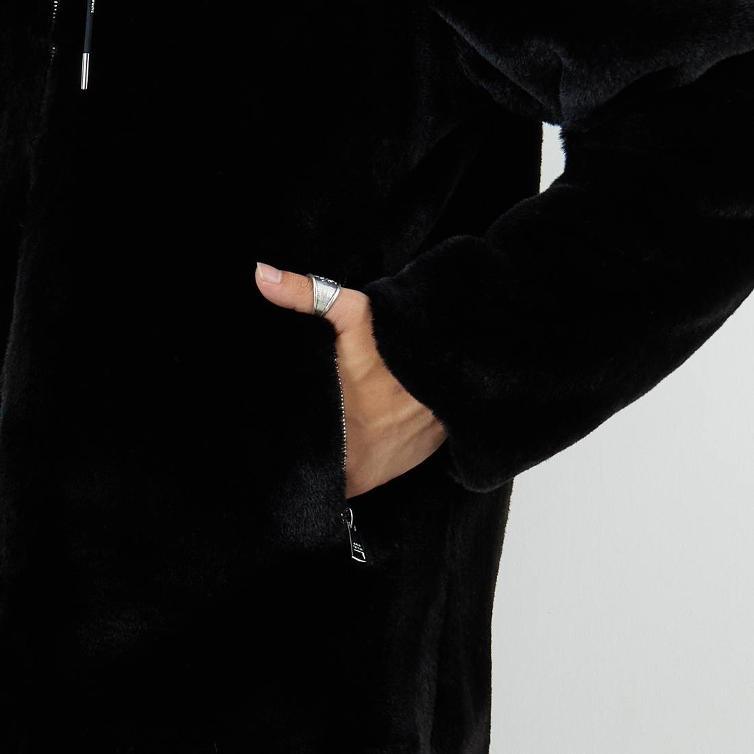 TATRAS [タトラス] BOMOS エコファーブルゾン [MJXA0037033588] BLACK &&モデル身長：179cm 着用サイズ：2&&