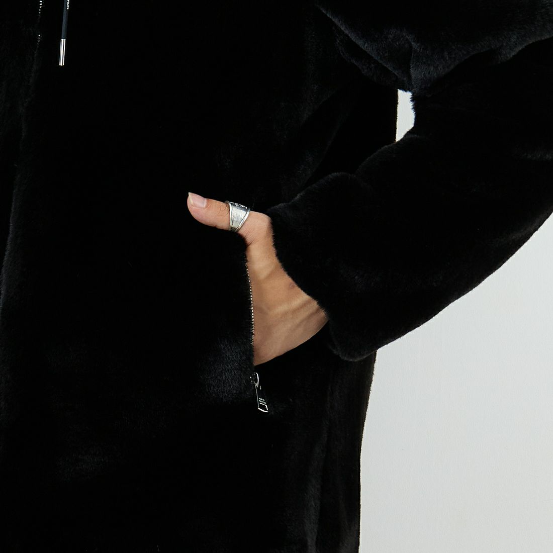 TATRAS [タトラス] BOMOS エコファーブルゾン [MJXA0037033588] BLACK &&モデル身長：179cm 着用サイズ：2&&