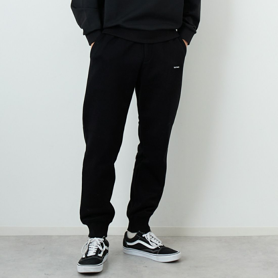 TATRAS [タトラス] FOLMIDO スウェットパンツ [MJXA0048103588] BLACK &&モデル身長：179cm 着用サイズ：3&&
