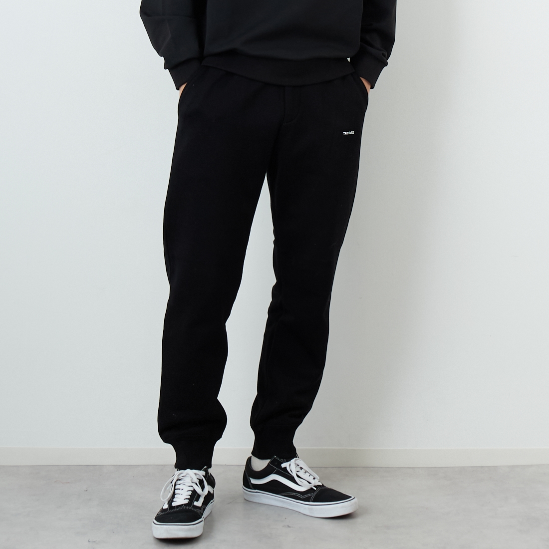 TATRAS [タトラス] FOLMIDO スウェットパンツ [MJXA0048103588] BLACK &&モデル身長：179cm 着用サイズ：3&&