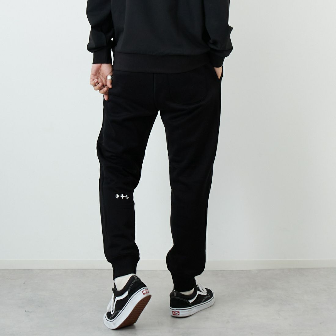 TATRAS [タトラス] FOLMIDO スウェットパンツ [MJXA0048103588] BLACK &&モデル身長：179cm 着用サイズ：3&&