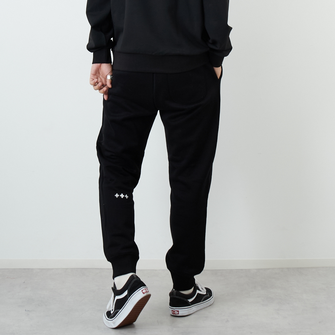 TATRAS [タトラス] FOLMIDO スウェットパンツ [MJXA0048103588] BLACK &&モデル身長：179cm 着用サイズ：3&&