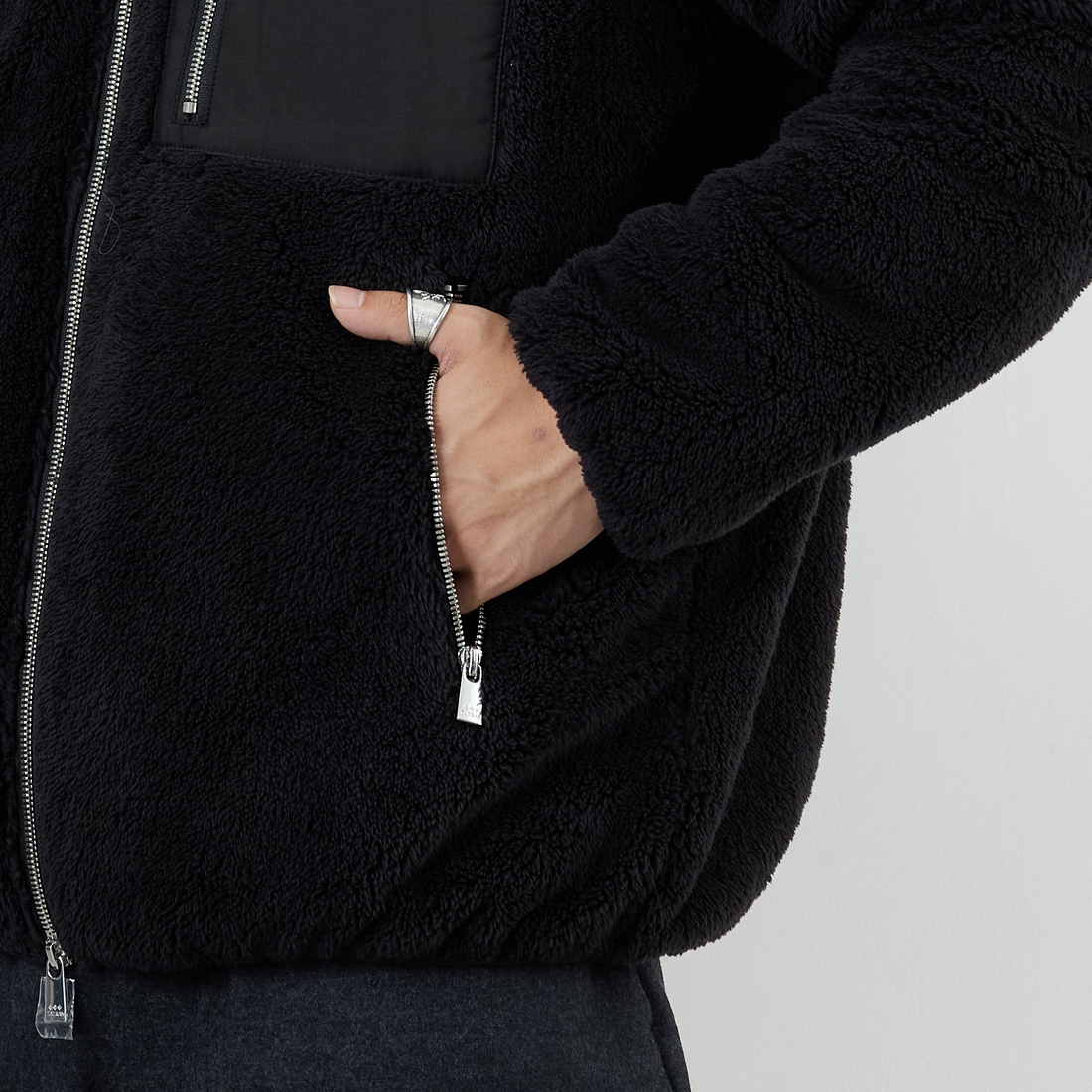 TATRAS [タトラス] MONREALE スタンドカラーブルゾン [MJXA0213033588] BLACK &&モデル身長：179cm 着用サイズ：2&&