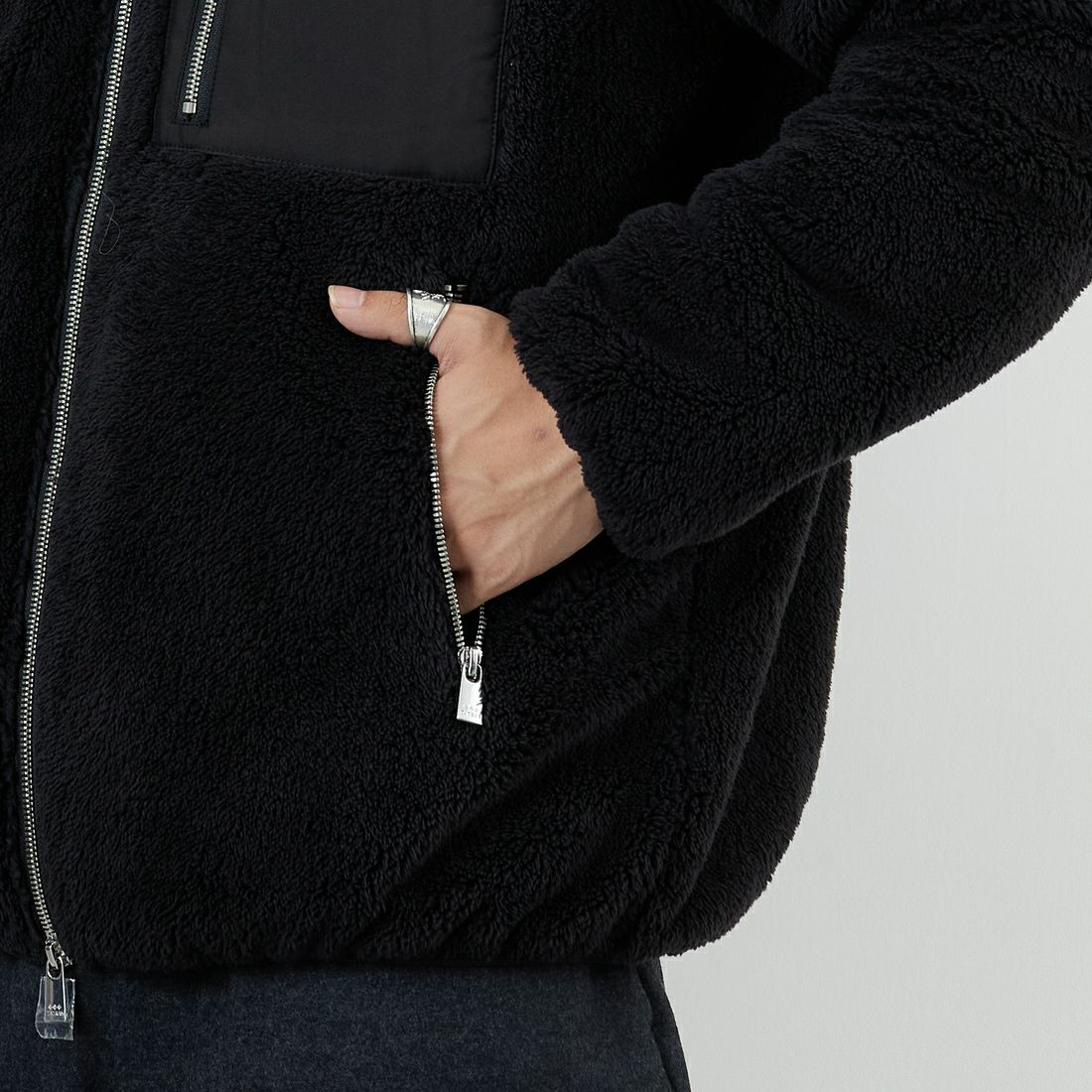 TATRAS [タトラス] MONREALE スタンドカラーブルゾン [MJXA0213033588] BLACK &&モデル身長：179cm 着用サイズ：2&&