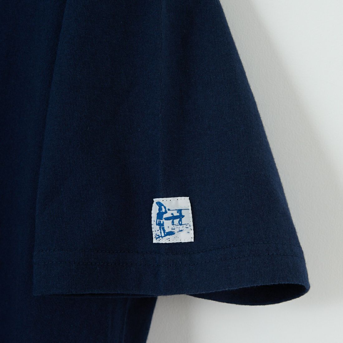 The Endless Summer [エンドレスサマー] 別注 ワンポイントBUHIフロッキープリントTシャツ [FH-25574516-JF] NAVY