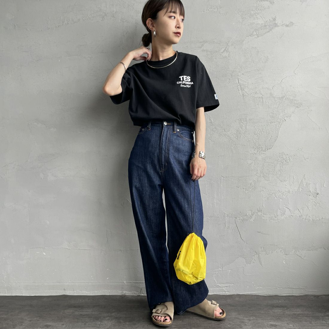 The Endless Summer [エンドレスサマー] 別注 BUHI HUNTINGTON バックプリントTシャツ [FH-25574515-JF] BLACK &&モデル身長：150cm 着用サイズ：S&&