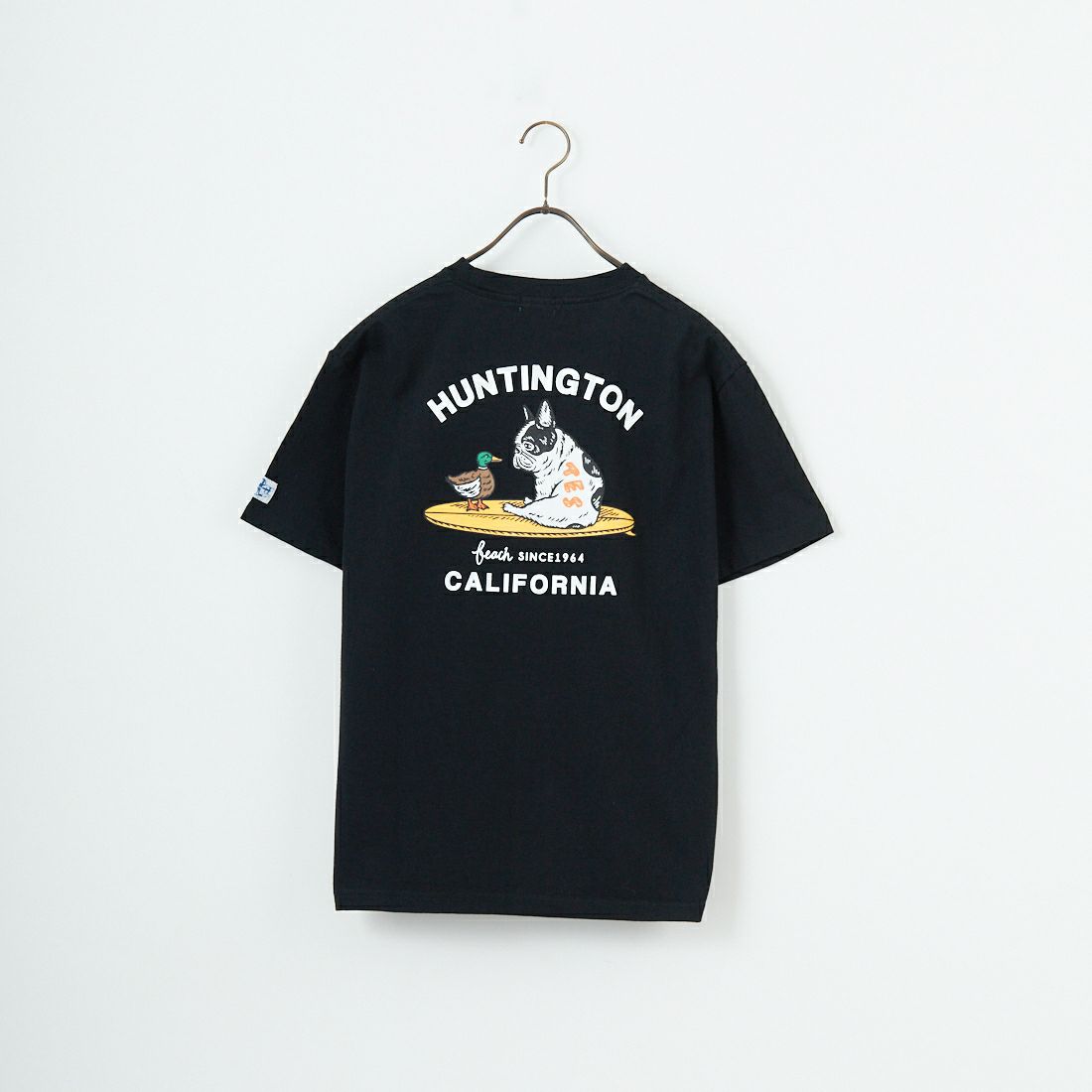 The Endless Summer [エンドレスサマー] 別注 BUHI HUNTINGTON バックプリントTシャツ [FH-25574515-JF] BLACK