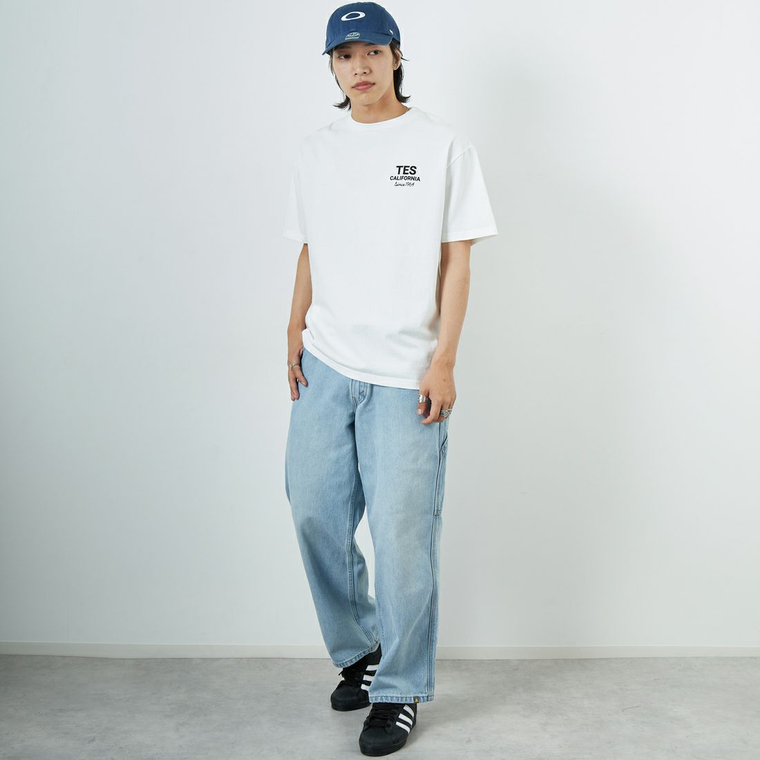 The Endless Summer [エンドレスサマー] 別注 BUHI HUNTINGTON バックプリントTシャツ [FH-25574515-JF] WHITE &&モデル身長：179cm 着用サイズ：XL&&