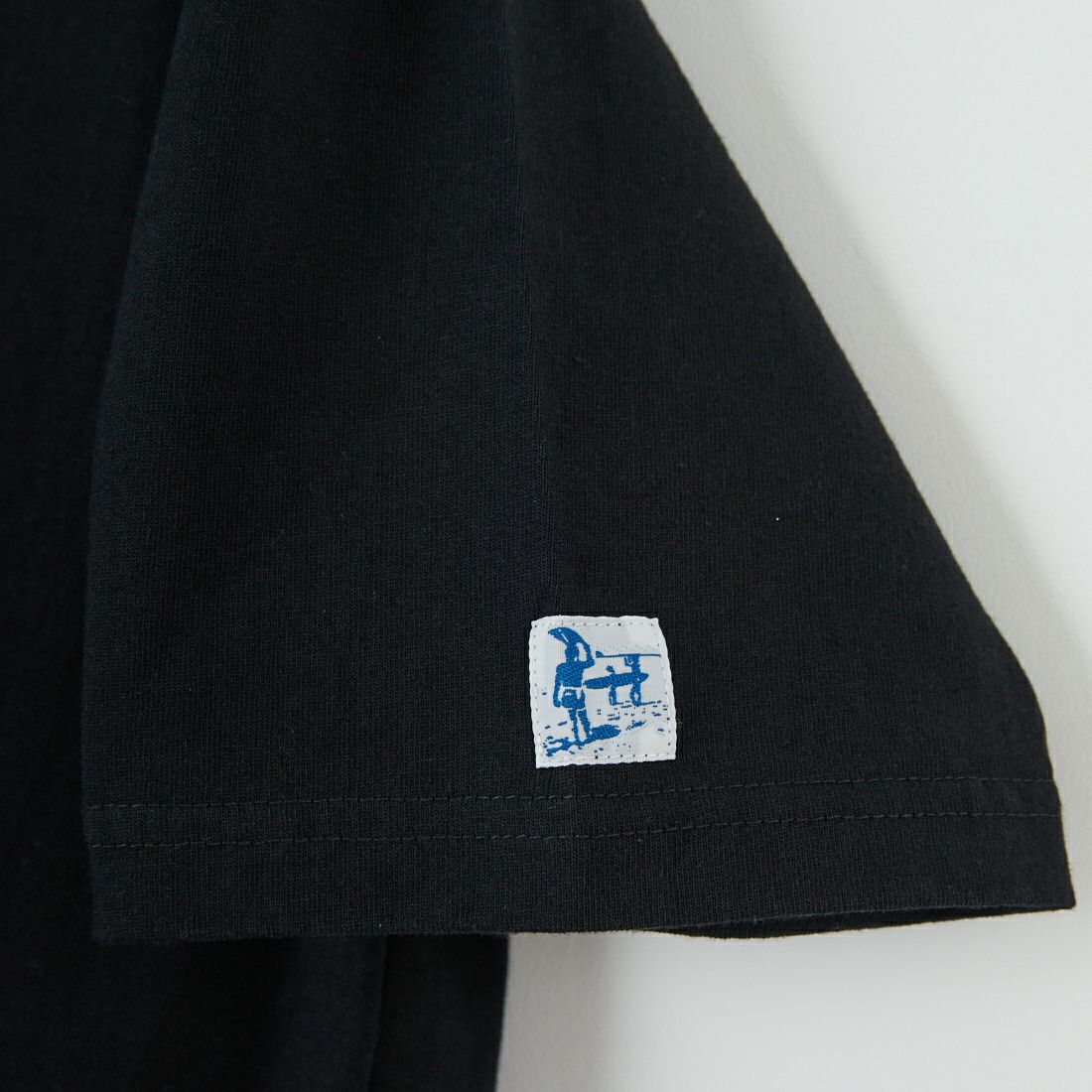 The Endless Summer [エンドレスサマー] 別注 BUHI HUNTINGTON バックプリントTシャツ [FH-25574515-JF] BLACK