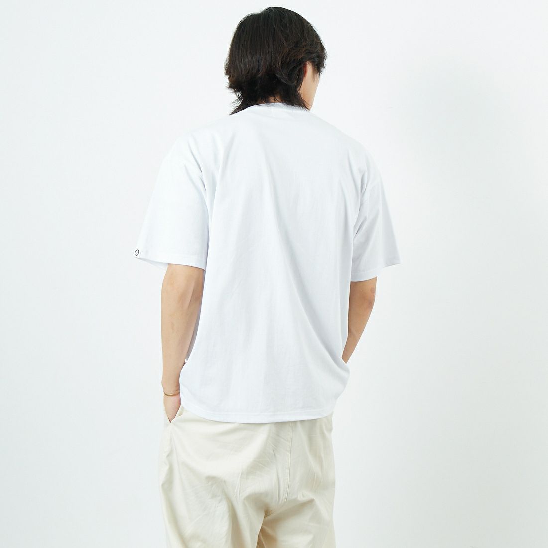 COTTON PAN [コットンパン] ポスト グラフィックTシャツ [POST] WHITE &&モデル身長：179cm 着用サイズ：M&&