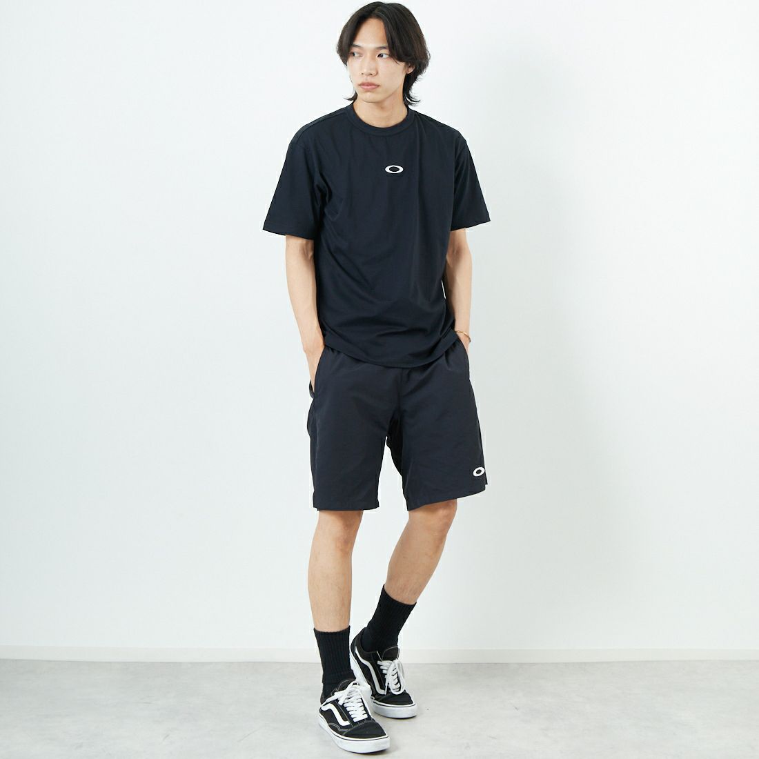 OAKLEY [オークリー] エンハンス クールコットンTシャツ [FOA407666] 02E BLACK &&モデル身長：179cm 着用サイズ：S&&