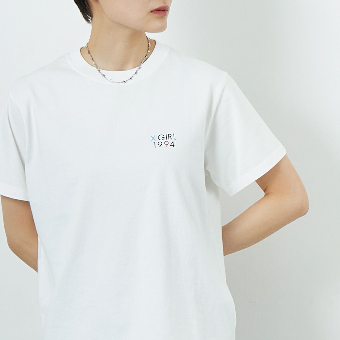 X-girl [エックスガール] ポップフェイス ショートスリーブTシャツ [105252011037] WHITE &&モデル身長：160cm 着用サイズ：M&&