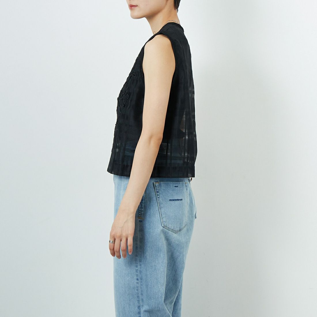 TORRAZZO DONNA [トラッゾドンナ] コード刺&#32353;シアーベスト [6250-571] 19 BLACK &&モデル身長：160cm 着用サイズ：F&&