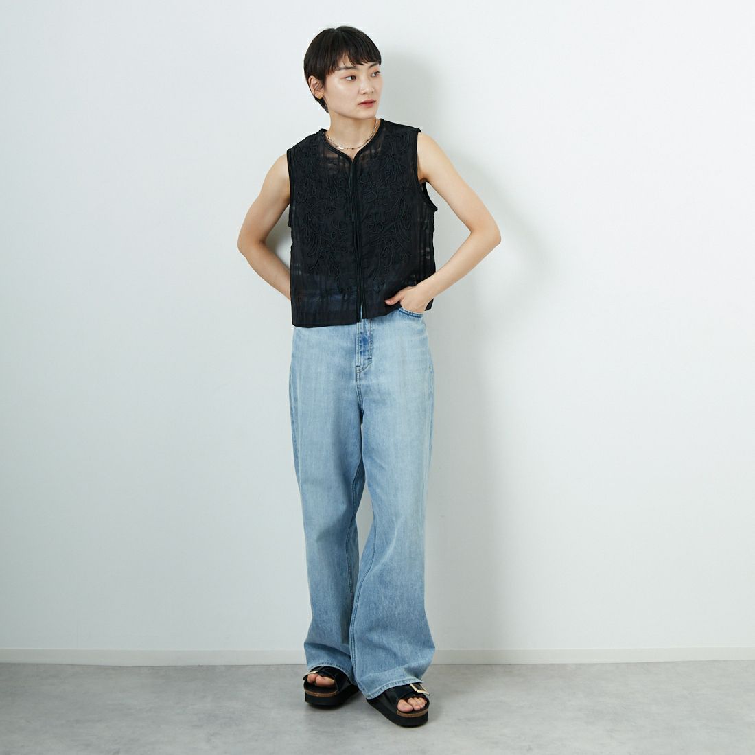 TORRAZZO DONNA [トラッゾドンナ] コード刺&#32353;シアーベスト [6250-571] 19 BLACK &&モデル身長：160cm 着用サイズ：F&&