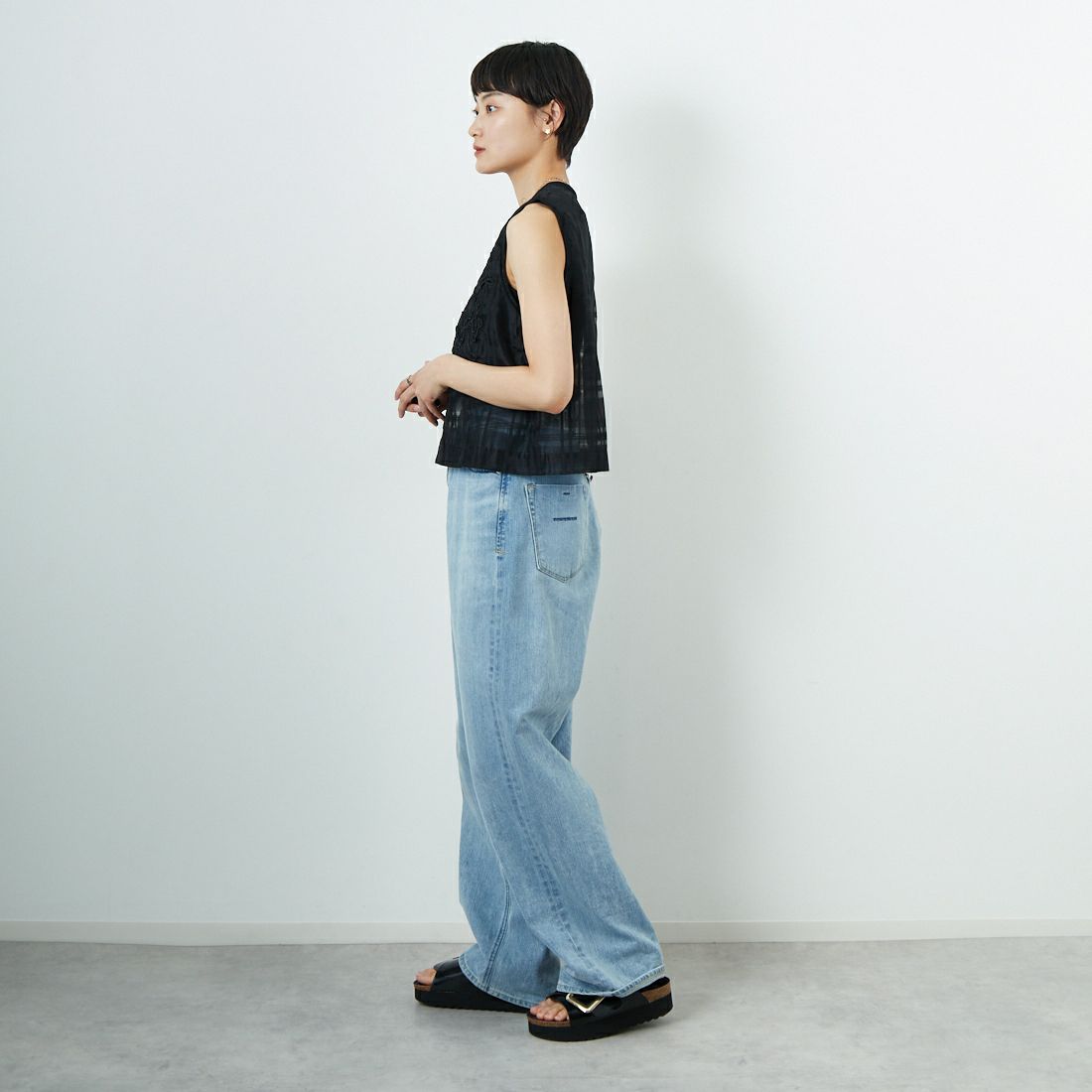 TORRAZZO DONNA [トラッゾドンナ] コード刺&#32353;シアーベスト [6250-571] 19 BLACK &&モデル身長：160cm 着用サイズ：F&&