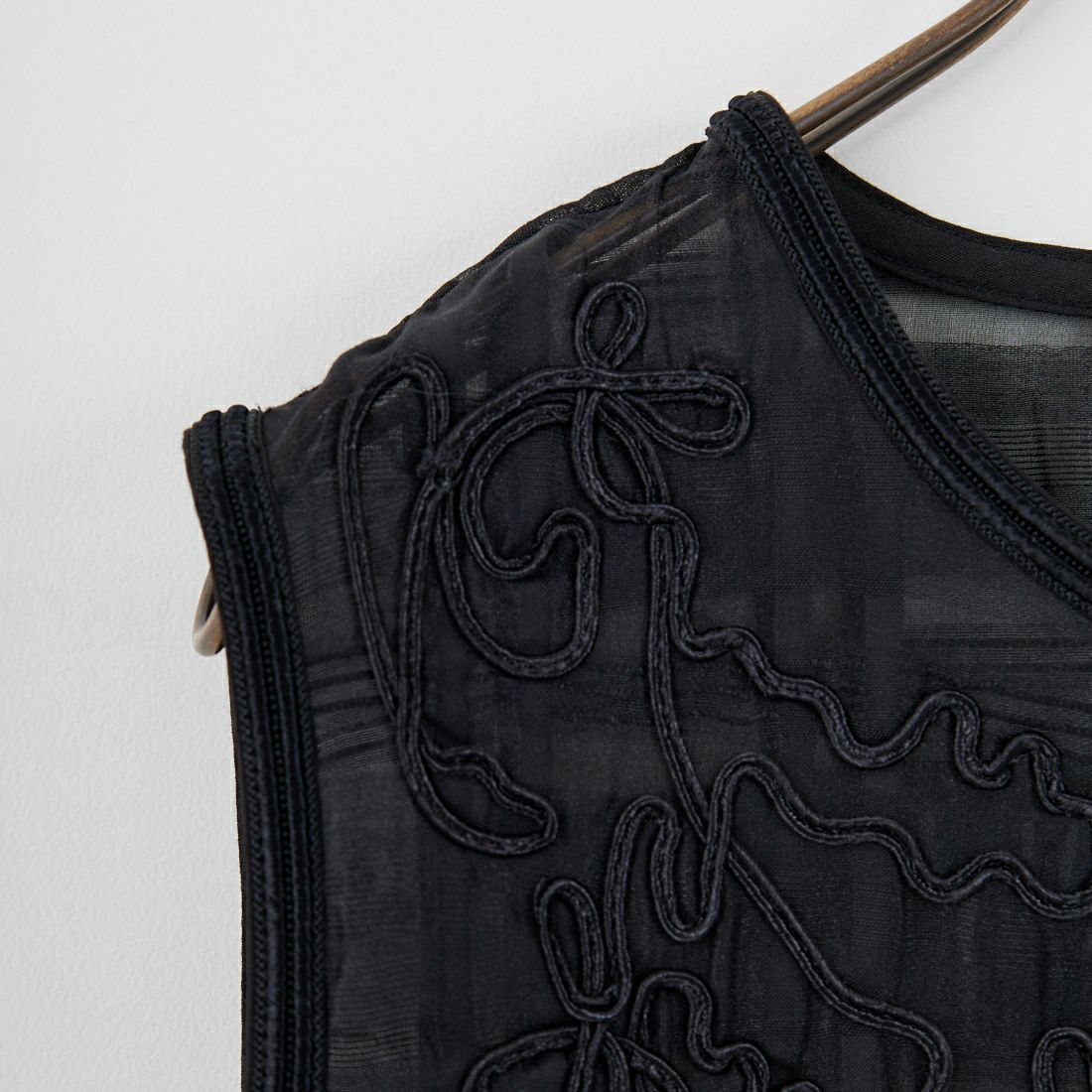TORRAZZO DONNA [トラッゾドンナ] コード刺&#32353;シアーベスト [6250-571] 19 BLACK