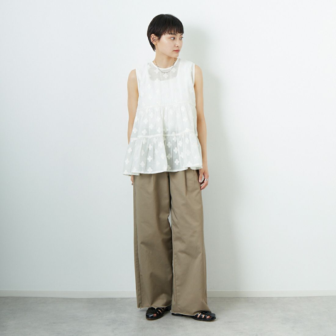 TORRAZZO DONNA [トラッゾドンナ] フローラルパターン 2WAYティアードトップス [6250-568] 06 O.WHITE &&モデル身長：160cm 着用サイズ：F&&