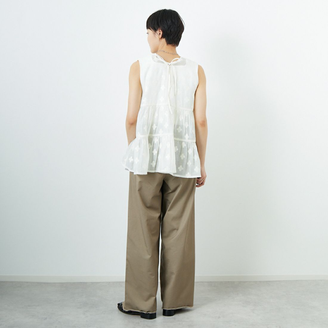 TORRAZZO DONNA [トラッゾドンナ] フローラルパターン 2WAYティアードトップス [6250-568] 06 O.WHITE &&モデル身長：160cm 着用サイズ：F&&